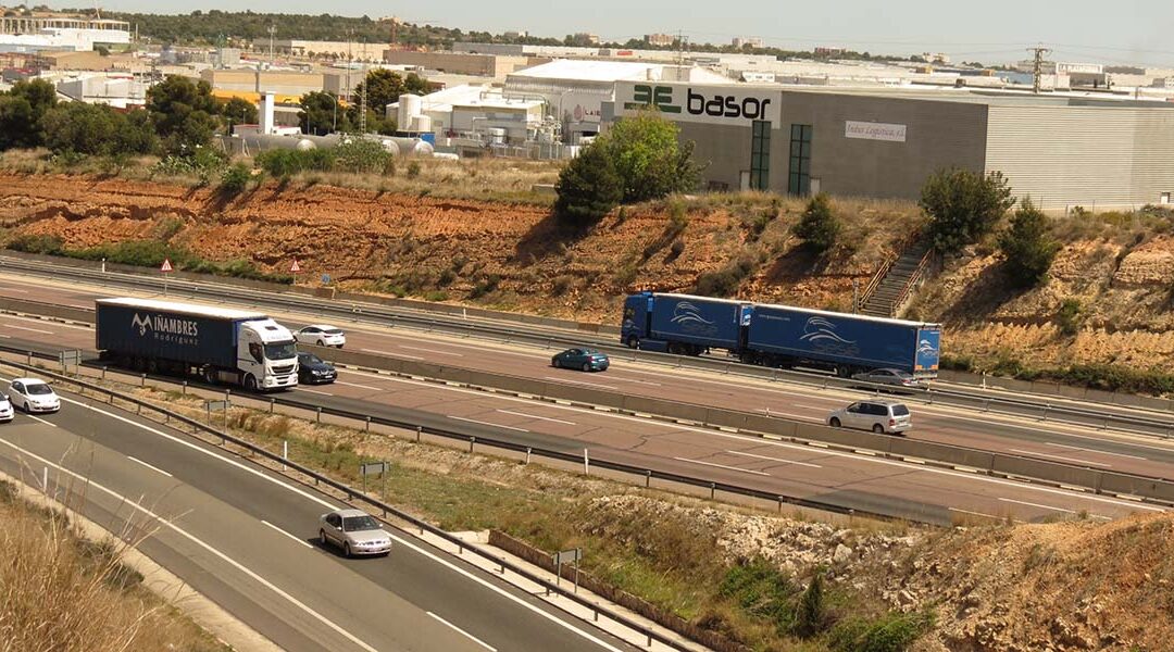 Fuente del Jarro lamenta los 20 meses de silencio del  Ministerio de Transportes a las dudas y temores que suscita la ampliación de la A7